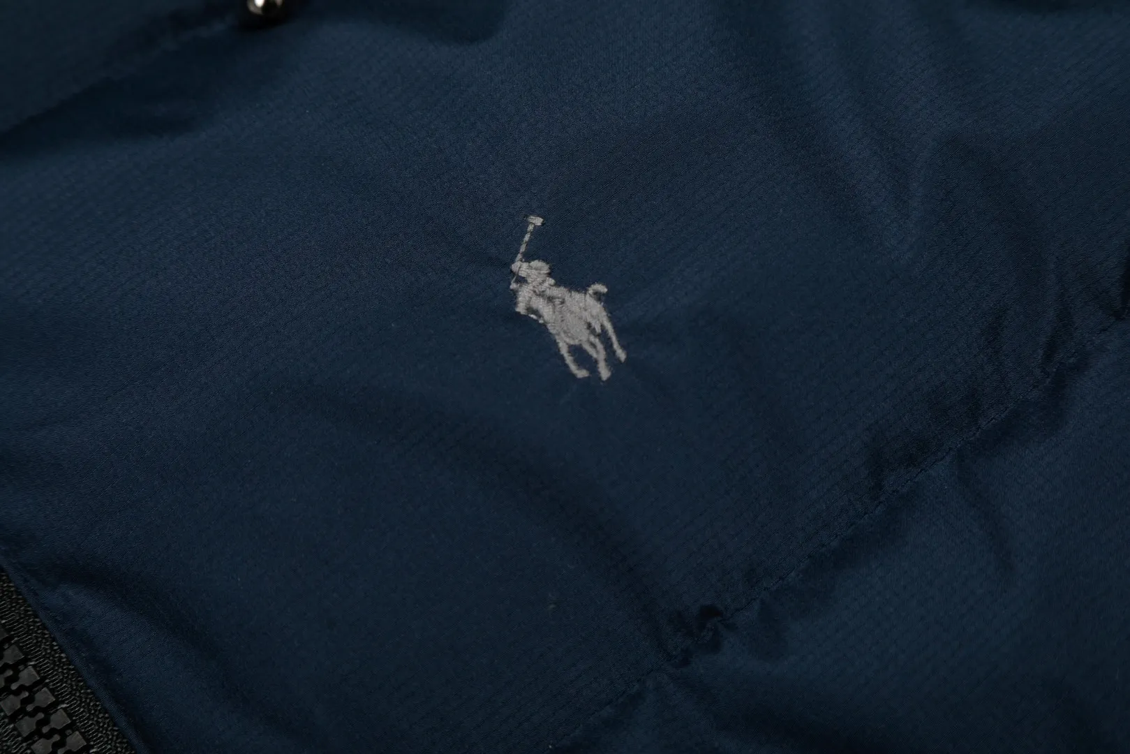 P720 Top quality" Style number: 9004# [Ralph Lauren winter basic classic embroidered men's and women's couple's same style hooded down jacket] ✅Ralph Lauren American retro arm zipper high version top-level down filling winter down jacket ✅100% high-quality white duck down, high version top-level down filling ✅Double-layer inner velvet to strictly prevent velvet running ✅Built-in adjustable drawstring, windproof and cold-proof, considerate and in place ✅Original version The maximum size can be worn up to 200 pounds. Loose and comfortable, no pressure. ✅Same style for male and female couples. Recommended OOTD outfits in winter~ Size: S-XL Color: Black White Khaki Navy Blue Light Blue